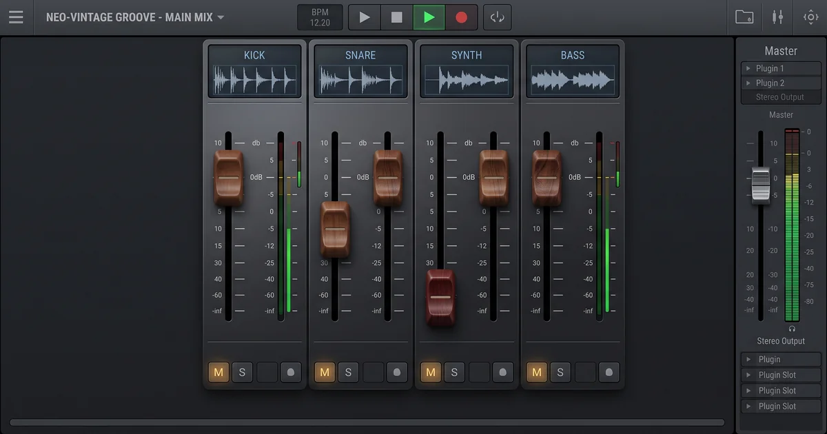 KICK・SNARE・SYNTH・BASSの4トラックが並ぶミキサー画面。SYNTHのフェーダーだけが大きく下げられている